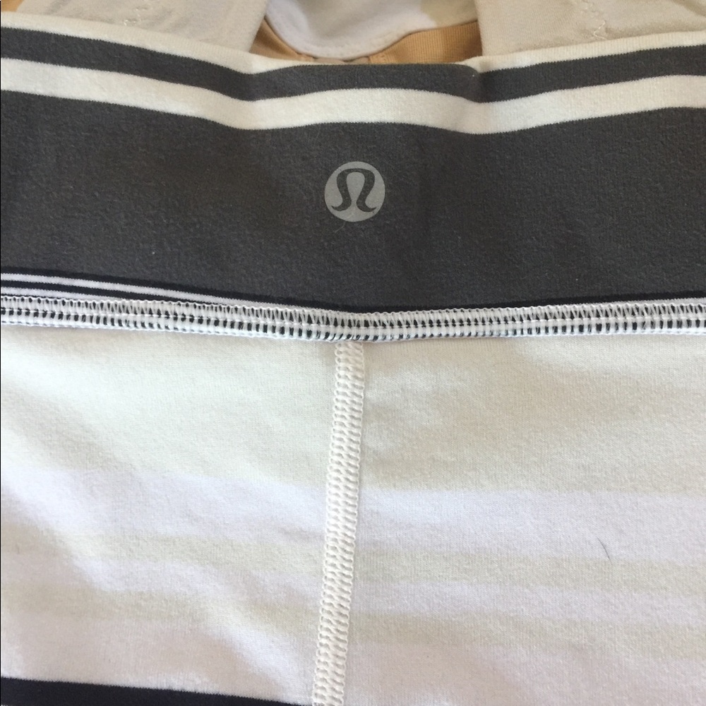 Like new lulu lemon size 2 top. White, light grey - Picture 3 of 4
